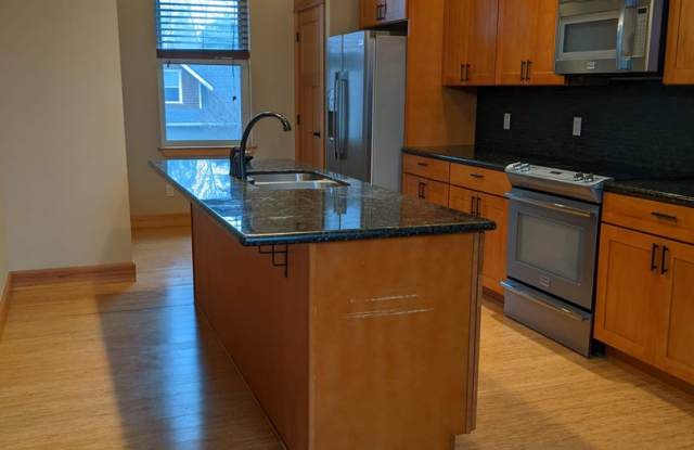 Home for Rent - Westside Hood River Gallery 4