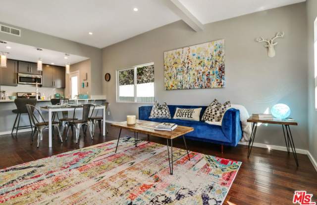 811 North WEST KNOLL Drive Gallery 2