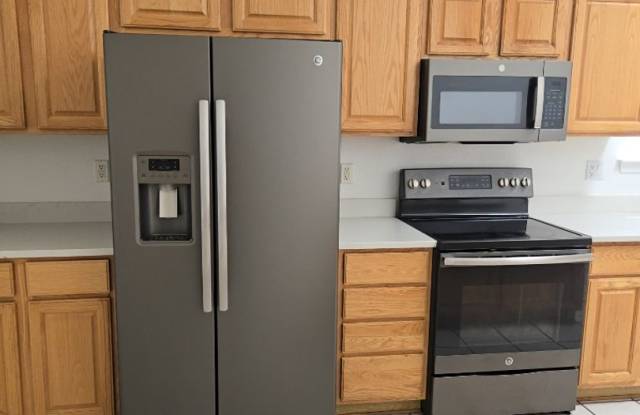3 Bedroom, 2 Bathroom Home! Schedule a Showing! Gallery 4