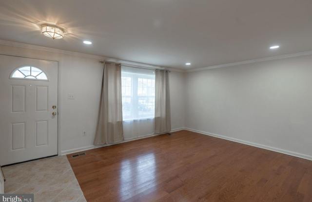 3713 CASTLE Gallery 2