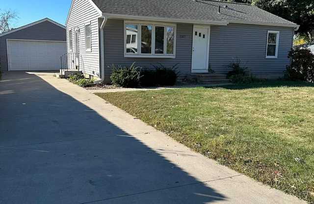1517 9th Avenue SW - Cedar Rapids Gallery 3