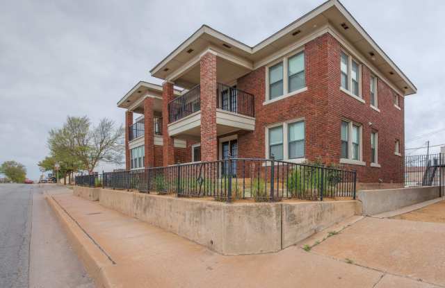 Welcome to this charmingly updated 2 Bedroom 1 Bathroom Bungalow Located in the Historic Jefferson Park District photos photos