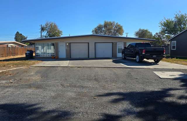 2 Bedroom Duplex Apartment - $300 move in credit Available! Gallery 3