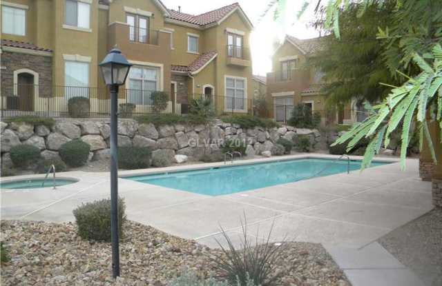 SPACIOUS 2BR/2.5BA TOWNHOME IN GATED ROBINDALE VILLAS! Gallery 3