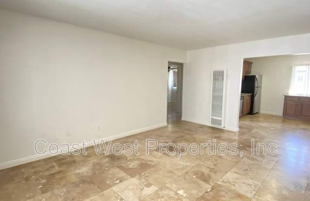 4861 1/2 Naragansett Ave Gallery 2