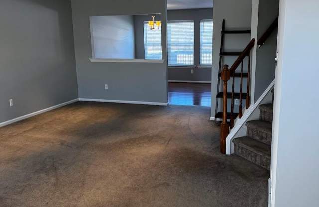 1139 PIN OAK Drive Gallery 3