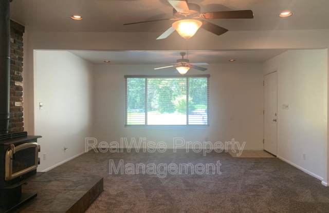 4071 Woodland Park Rd Gallery 3