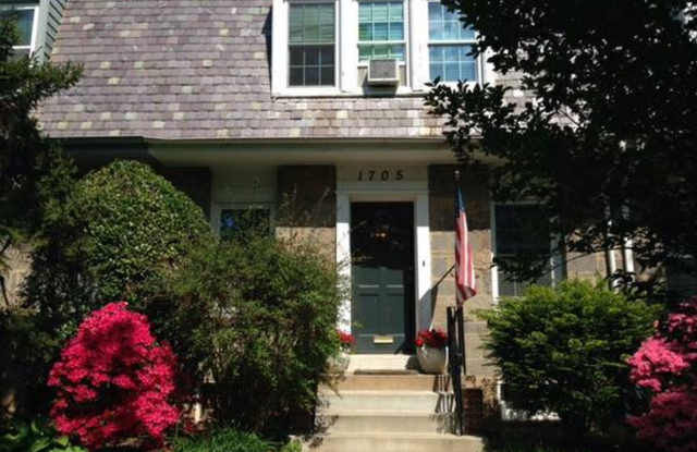 3 Bedroom 1.5 Bathroom Townhouse in Burlieth/Georgetown - 1705 37th Street Northwest, Washington, DC 20007
