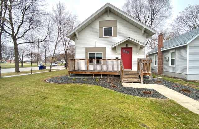 Spacious 5-Bedroom Home Near MSUM & Concordia – Perfect for Students or Large Households! Gallery 4