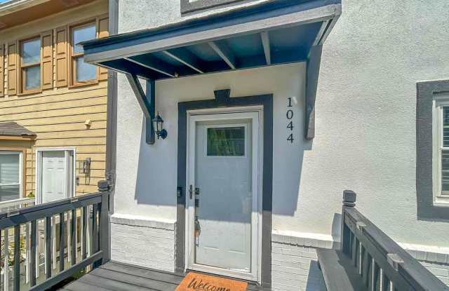 Charming 3BR Townhome Living in the Heart of Jonquil City! Gallery 4