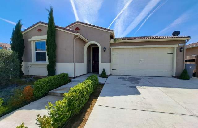 Beautiful 3-bedroom & 2-bath house Home In Clovis! photos photos