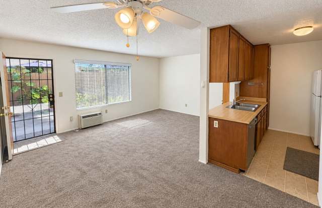 1BD Condo in Small 8 Unit Complex Gallery 3