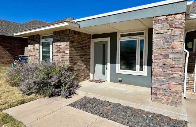 Luxury Home in Calm Springs Addition of Yukon Gallery 3