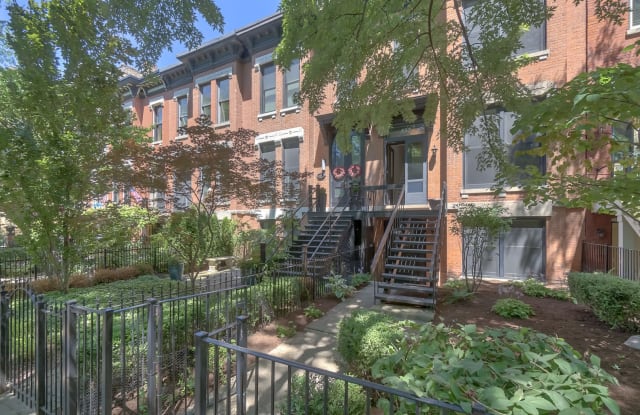 554 W Fullerton Parkway - 554 West Fullerton Parkway, Chicago, IL 60614