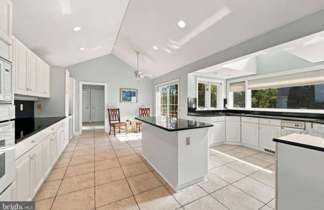309 BLUE BAY Road Gallery 3