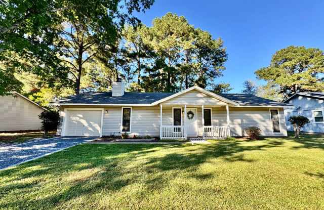 Just Updated and Ready 10-23-26!! Ranch Home 4 Bedrooms/2 Baths, Pet Friendly, Fenced Yard! Gallery 1