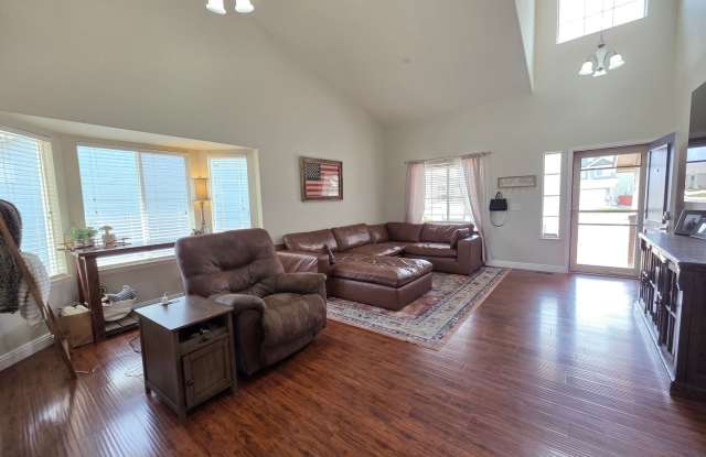 Gorgeous 4 Bed 3 bath Home In Fountain Colorado!! Gallery 4