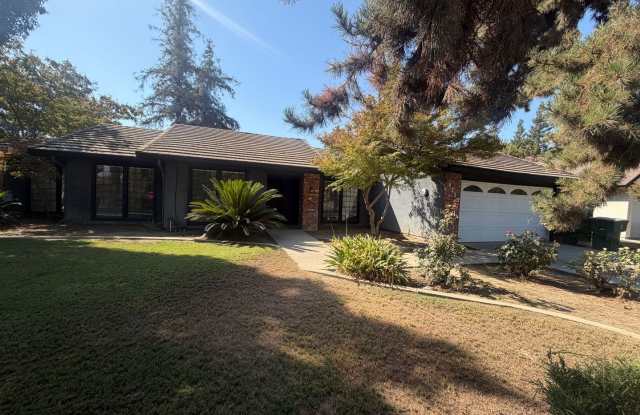 Nice home for rent in Visalia with a pool! Gallery 1