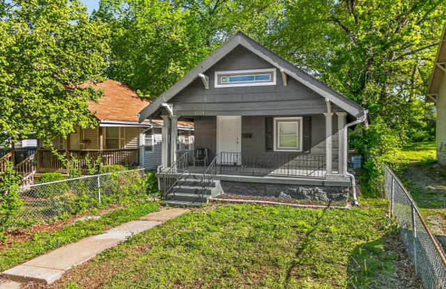 Charming 4-Bedroom Home Minutes from the Plaza & Brookside Gallery 3