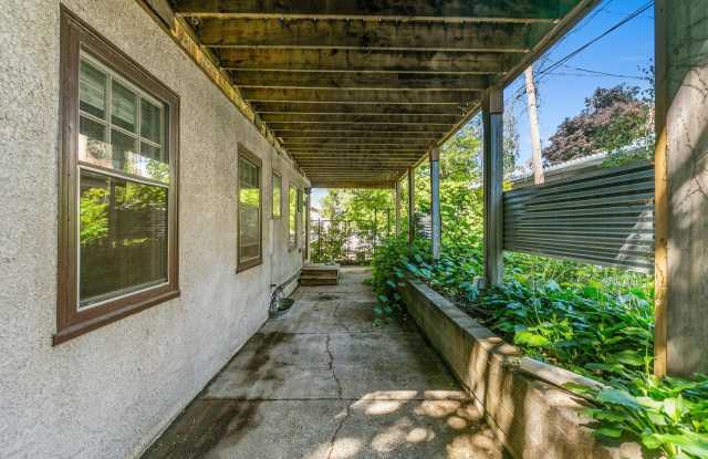 400 W Franklin Avenue Gallery 4