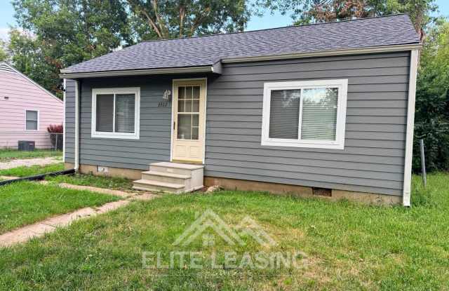 Bright & Charming 2-Bedroom Home with Large Yard photos photos