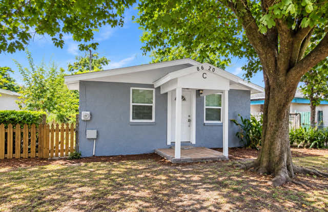 Charming Tampa Home with Spacious Yard! 5beds | 2baths Gallery 1