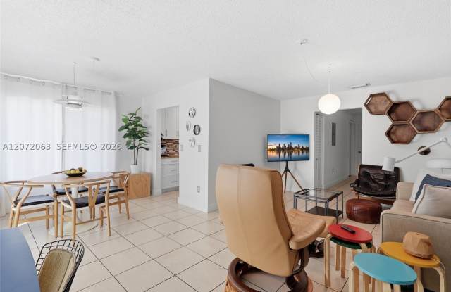 13933 SW 46th Ter Gallery 2