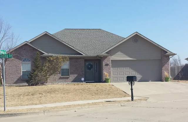Amazing 3 Bed 2 Bath Home!! COMING AVAILABLE SOON!!!! photos photos