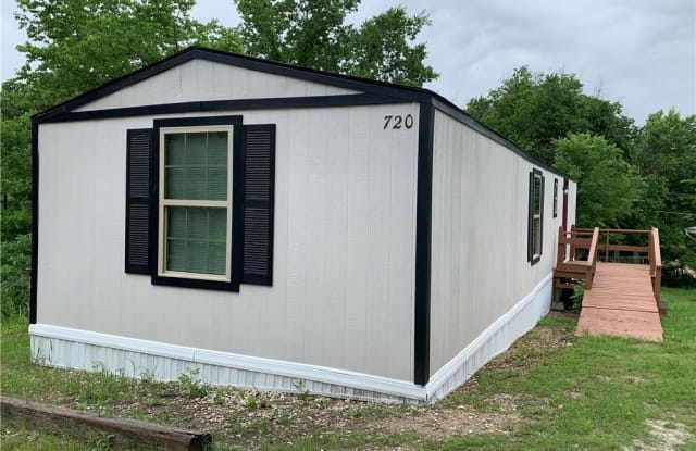 720 E Chestnut St - 720 East Chestnut Street, Denison, TX 75021