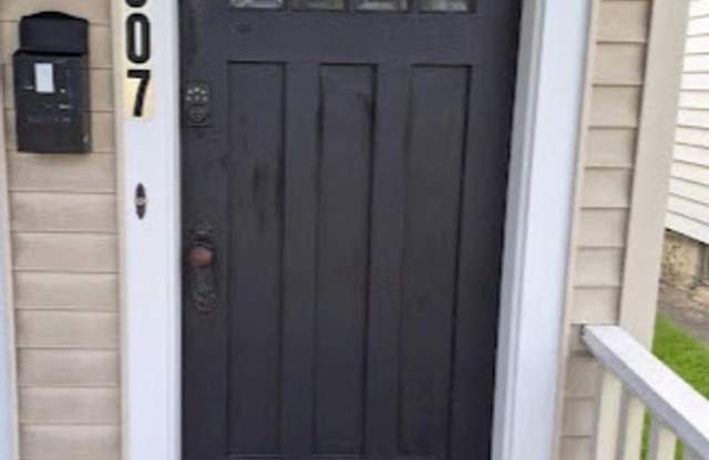 Large 3 bedroom on a great quiet street. Gallery 1