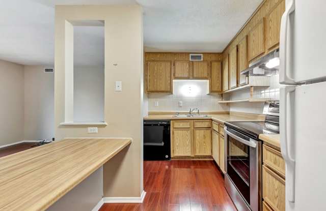 Tranquil Two-Bedroom Condo: Park Setting, Prime Location, Modern Comforts! Gallery 3