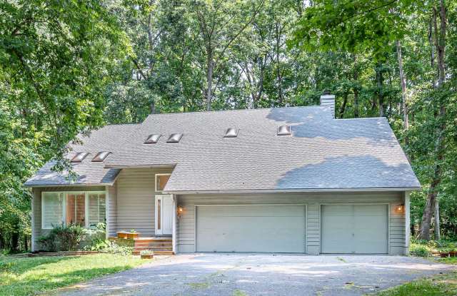 Exceptional Contemporary Features Privacy and a Scenic Back Yard. photos photos