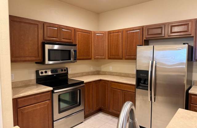 Available Now.  New 3 bed, 2 bath townhouse! Gallery 4