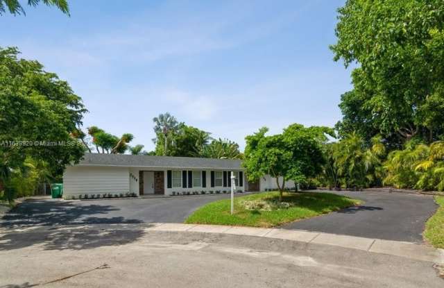 7772 SW 106th Ter - 7772 Southwest 106th Terrace, Pinecrest, FL 33156