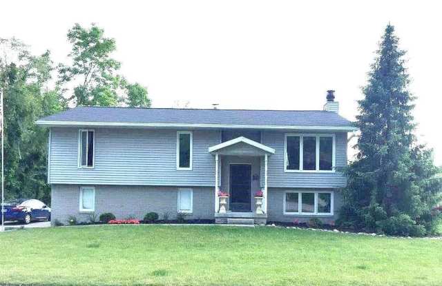 3 BR / 3 BA Single-family home near Ellettsville photos photos