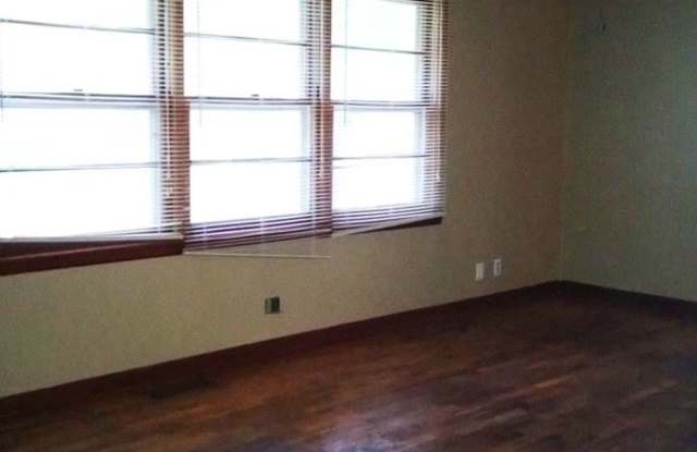 1806 Klemp St Gallery 2