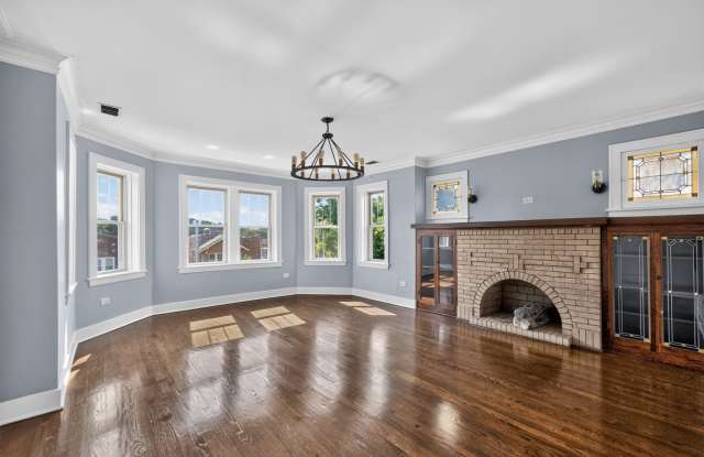 1101 S OAK PARK Avenue Gallery 2