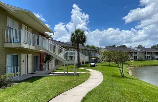 1/1 in the Heart of Brandon with a lake view! photos photos