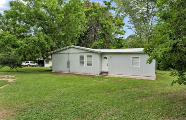Rock Creek!!!3 Bedroom/2 Bath Move in Ready! Pet Friendly Gallery 3