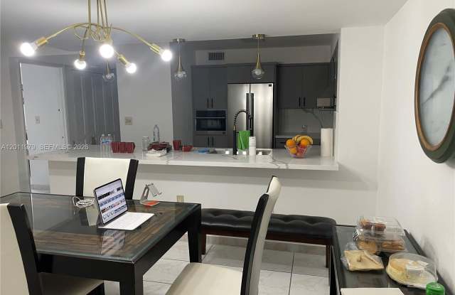 1621 Collins Ave photos photos