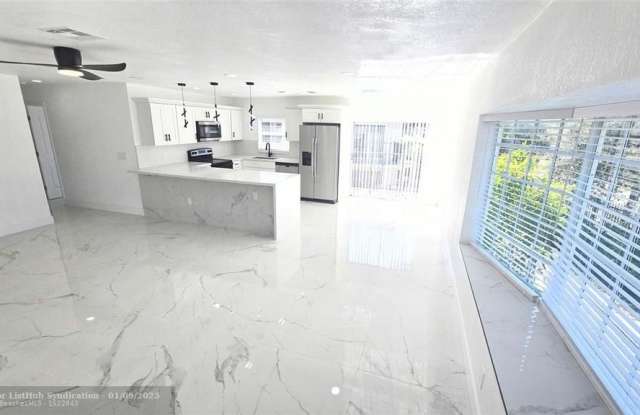 1816 NW 55 AVE photos photos
