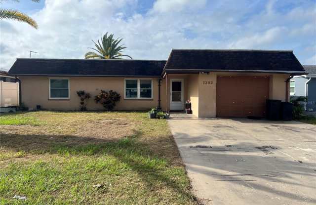 7202 GULF HIGHLANDS Drive Gallery 1