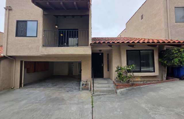 Beautiful 3 Bed, 2 Bath condo with 2 car garage & laundry photos photos