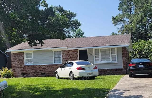 3 Bedroom/1 Bath Home located in Valdosta - 800 Ponderosa Drive, Valdosta, GA 31601