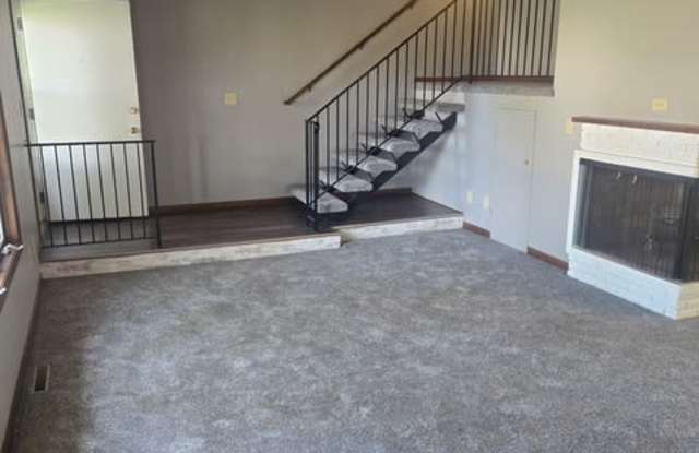 408 Holly Ln Gallery 3