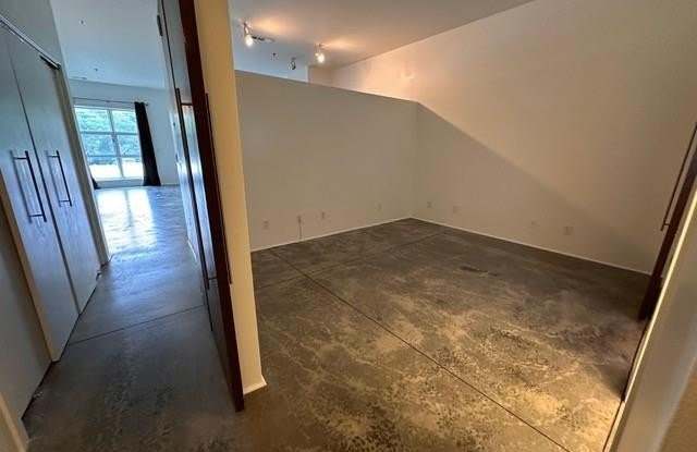 560 Dutch Valley Road NE Gallery 3