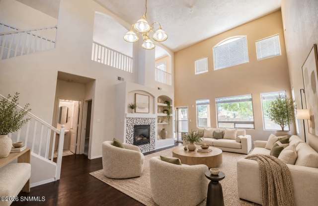 Gorgeous home in Sonoma Ranch Gallery 3