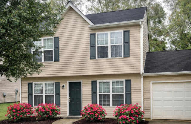 Beautiful 4 Bedroom Home with Garage – Convenient North Charlotte Location photos photos