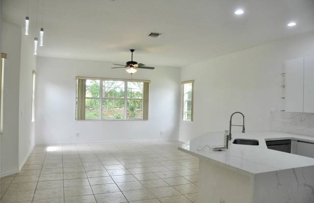 19496 S Whitewater Avenue, Weston, FL 33332 - 2442 Gallery 3