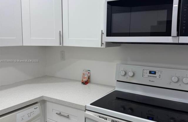 2611 Riverside Dr - 2611 Riverside Drive, Coral Springs, FL 33065